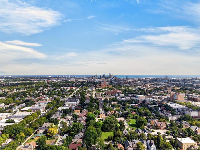 3223 W Highland BOULEVARD, Milwaukee, WI 53208