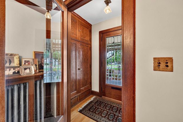 3223 W Highland BOULEVARD, Milwaukee, WI 53208