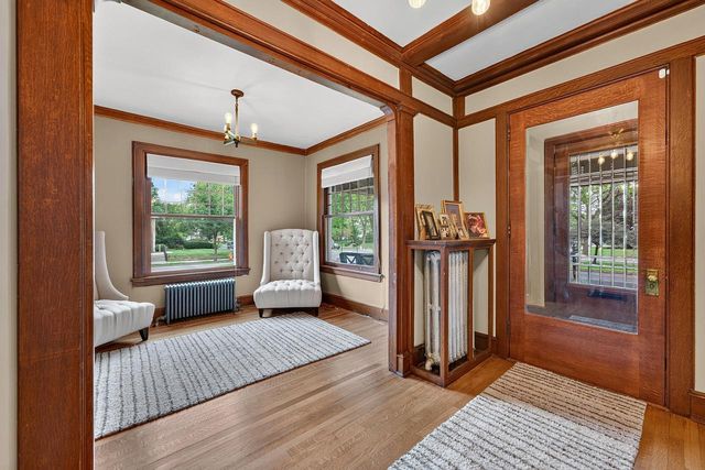 3223 W Highland BOULEVARD, Milwaukee, WI 53208