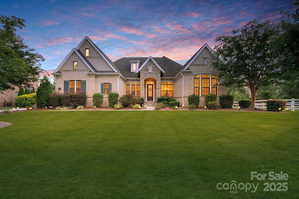 1128 Rosecliff Drive, Waxhaw, NC 28173