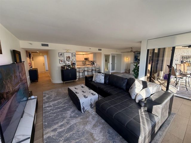 11 SUNSET DRIVE 105, Sarasota, FL 34236