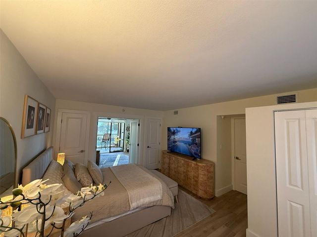 11 SUNSET DRIVE 105, Sarasota, FL 34236