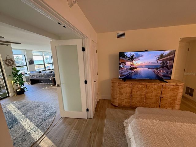 11 SUNSET DRIVE 105, Sarasota, FL 34236