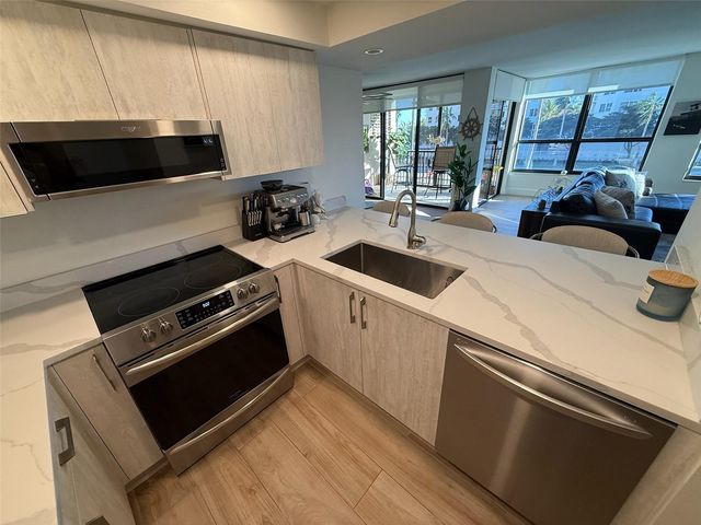 11 SUNSET DRIVE 105, Sarasota, FL 34236