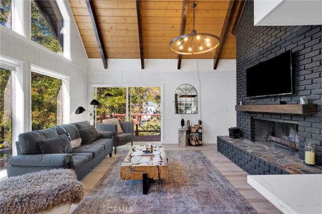 1074 Yellowstone Drive, Wrightwood, CA 92397