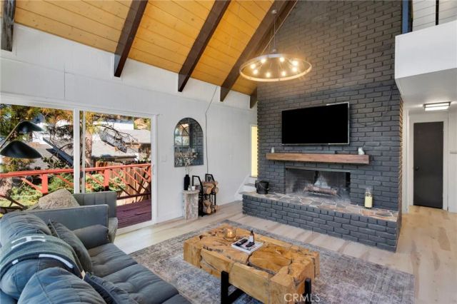 1074 Yellowstone Drive, Wrightwood, CA 92397