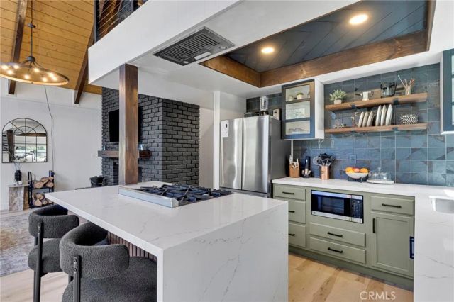 1074 Yellowstone Drive, Wrightwood, CA 92397