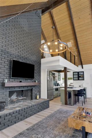 1074 Yellowstone Drive, Wrightwood, CA 92397