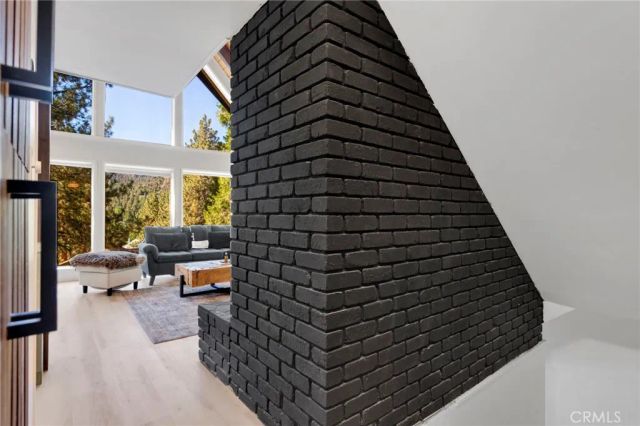 1074 Yellowstone Drive, Wrightwood, CA 92397