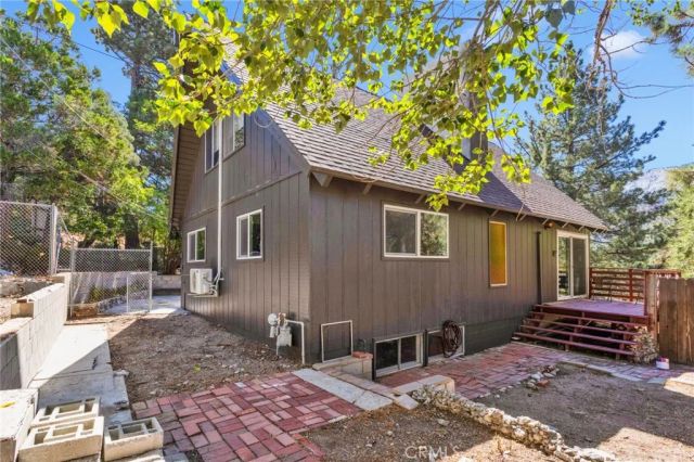 1074 Yellowstone Drive, Wrightwood, CA 92397