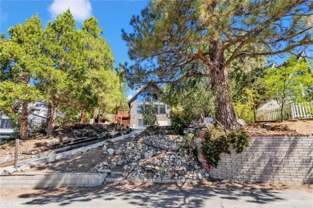 1074 Yellowstone Drive, Wrightwood, CA 92397