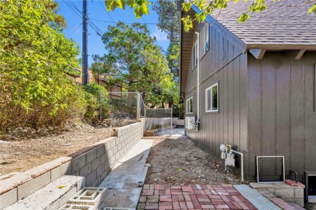 1074 Yellowstone Drive, Wrightwood, CA 92397