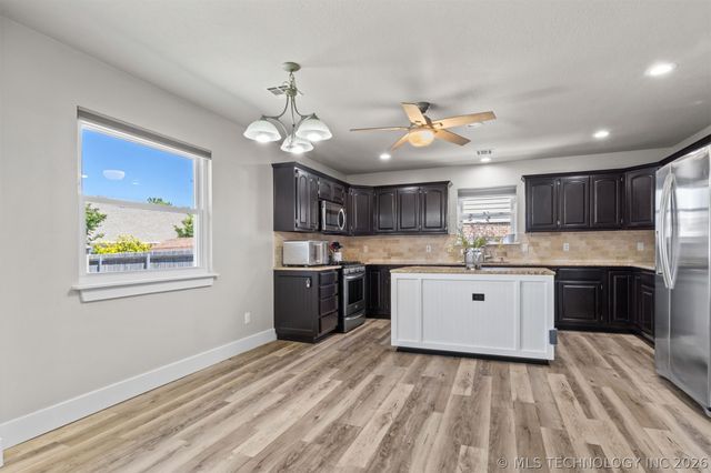 8508 N 102nd East Avenue, Owasso, OK 74055