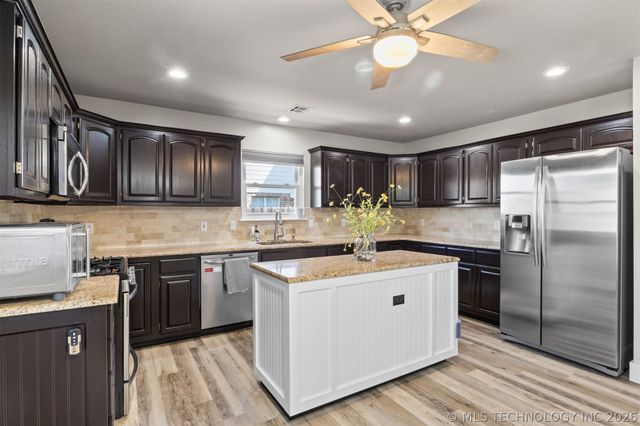 8508 N 102nd East Avenue, Owasso, OK 74055