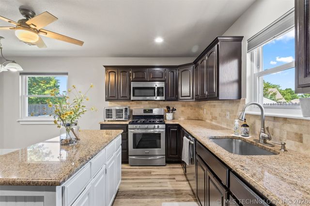8508 N 102nd East Avenue, Owasso, OK 74055