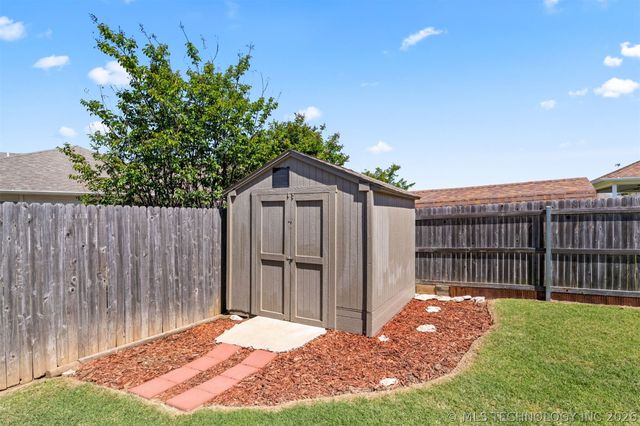 8508 N 102nd East Avenue, Owasso, OK 74055