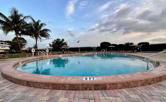 204 Bedford H, West Palm Beach, FL 33417