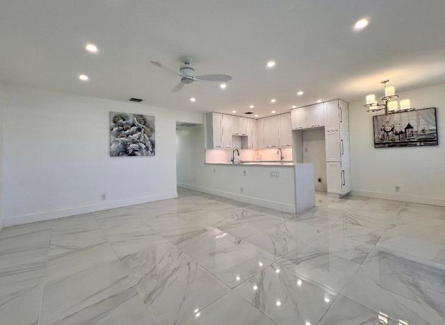 204 Bedford H, West Palm Beach, FL 33417