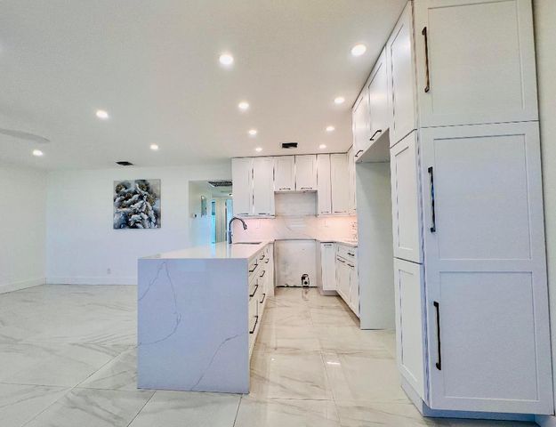 204 Bedford H, West Palm Beach, FL 33417