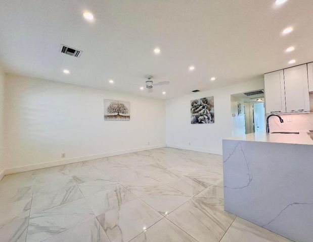 204 Bedford H, West Palm Beach, FL 33417