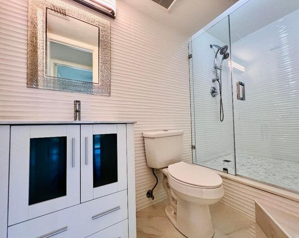 204 Bedford H, West Palm Beach, FL 33417