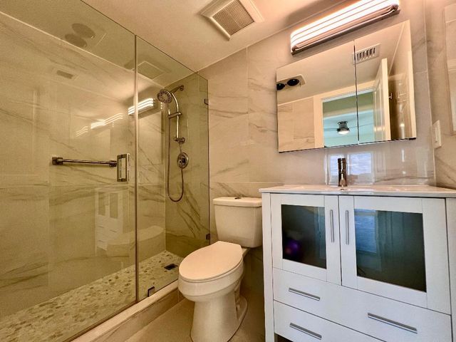 204 Bedford H, West Palm Beach, FL 33417