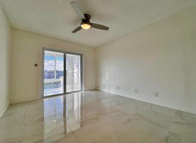 204 Bedford H, West Palm Beach, FL 33417