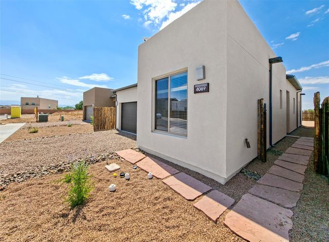 4069 Fairly, Santa Fe, NM 87507