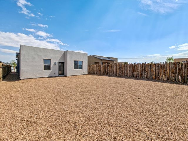 4069 Fairly, Santa Fe, NM 87507