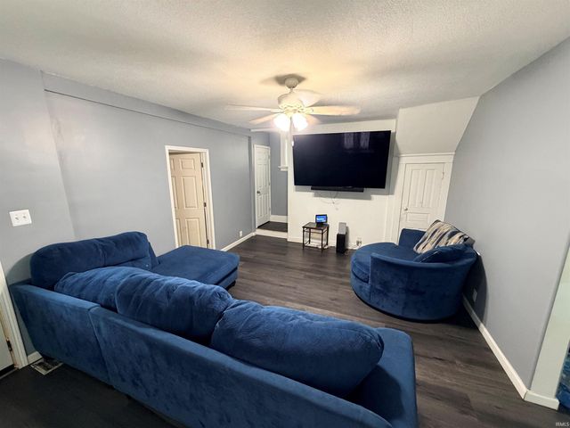 2737 Hoagland Avenue, Fort Wayne, IN 46807