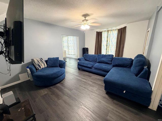 2737 Hoagland Avenue, Fort Wayne, IN 46807