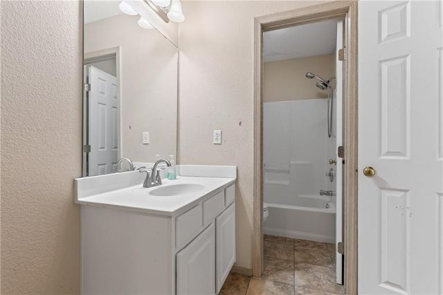 15521 E 48th Street, Kansas City, MO 64136