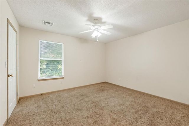 15521 E 48th Street, Kansas City, MO 64136