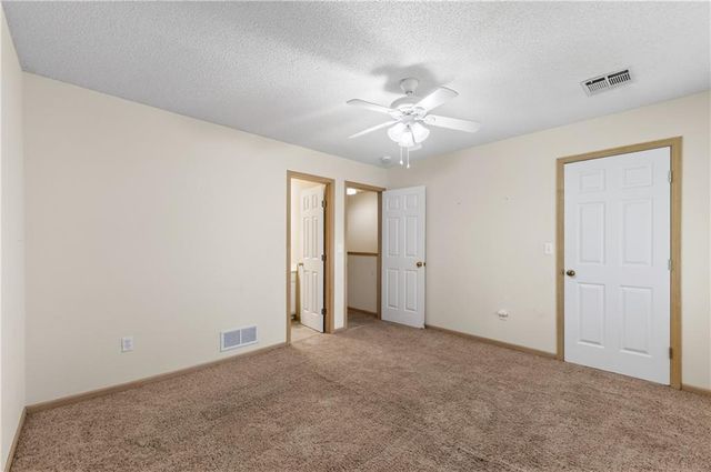15521 E 48th Street, Kansas City, MO 64136