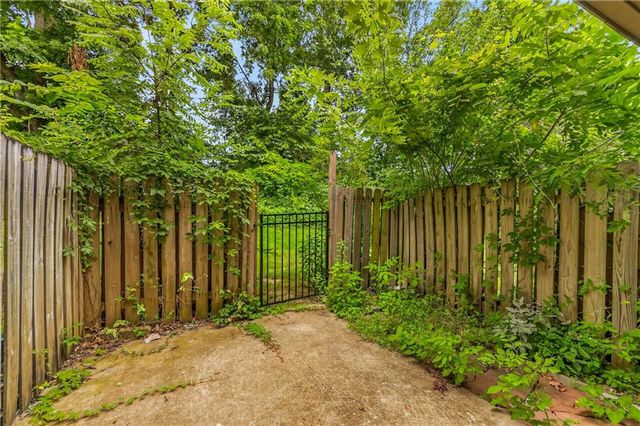 15521 E 48th Street, Kansas City, MO 64136
