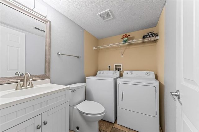15521 E 48th Street, Kansas City, MO 64136