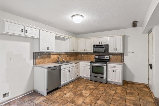 15521 E 48th Street, Kansas City, MO 64136