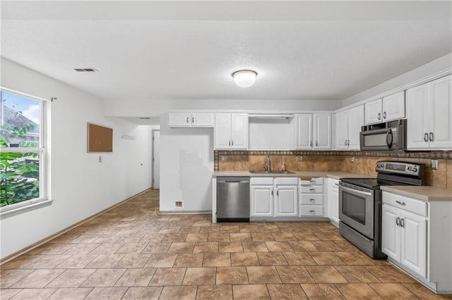 15521 E 48th Street, Kansas City, MO 64136
