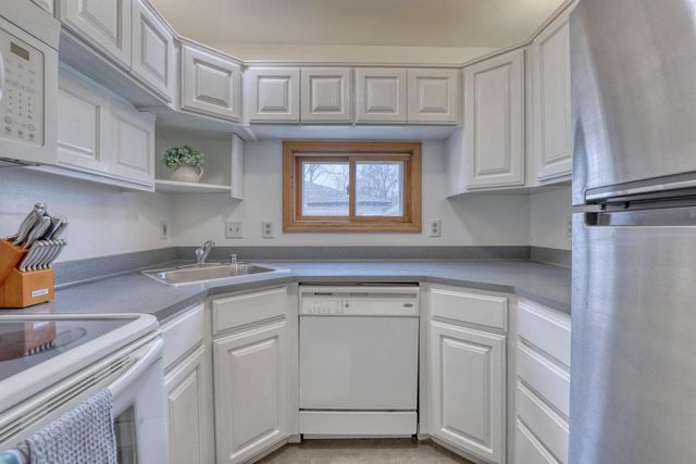 4857 N Navajo AVENUE, Glendale, WI 53217