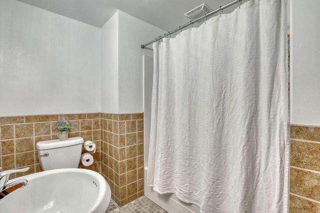 4857 N Navajo AVENUE, Glendale, WI 53217