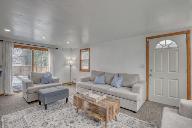 4857 N Navajo AVENUE, Glendale, WI 53217