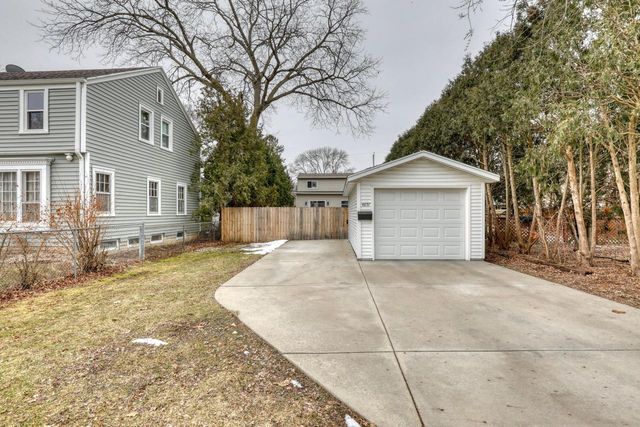 4857 N Navajo AVENUE, Glendale, WI 53217