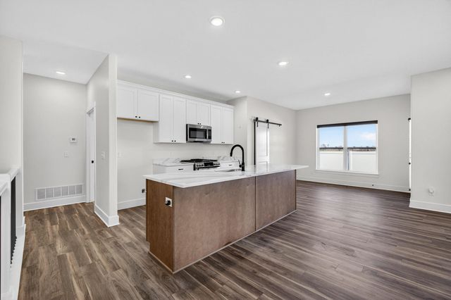 6873 Genesis Way, Bettendorf, IA 52772