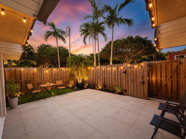 9954 NW 6th Pl, Plantation, FL 33324