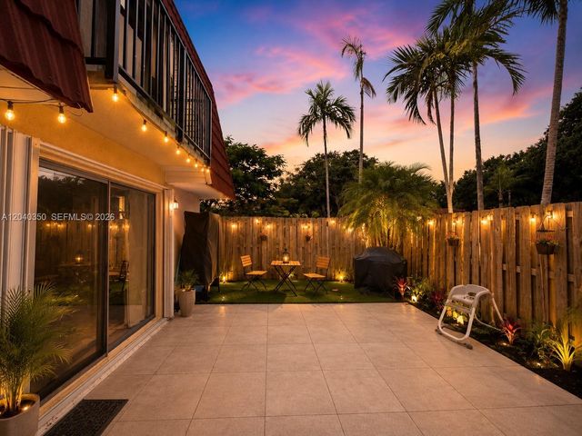 9954 NW 6th Pl, Plantation, FL 33324