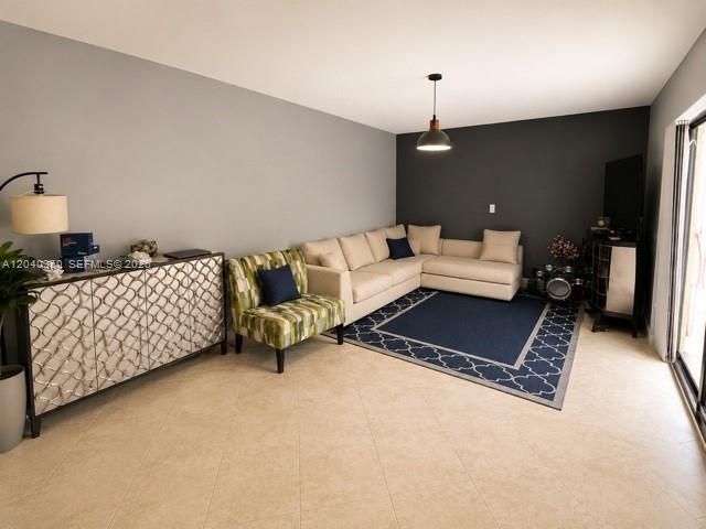 9954 NW 6th Pl, Plantation, FL 33324