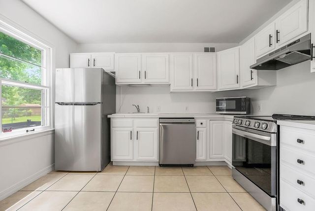 616 S Lee Avenue, Olathe, KS 66061