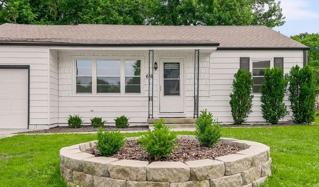 616 S Lee Avenue, Olathe, KS 66061