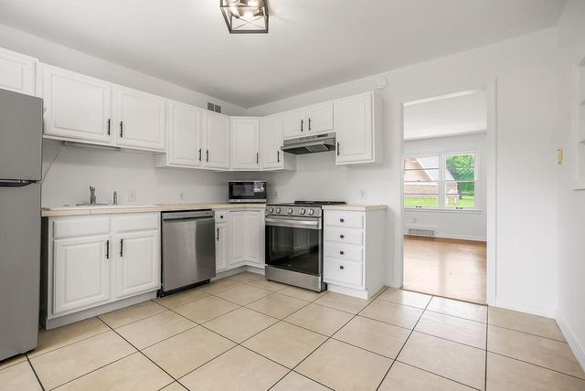 616 S Lee Avenue, Olathe, KS 66061