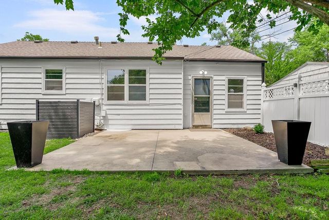 616 S Lee Avenue, Olathe, KS 66061
